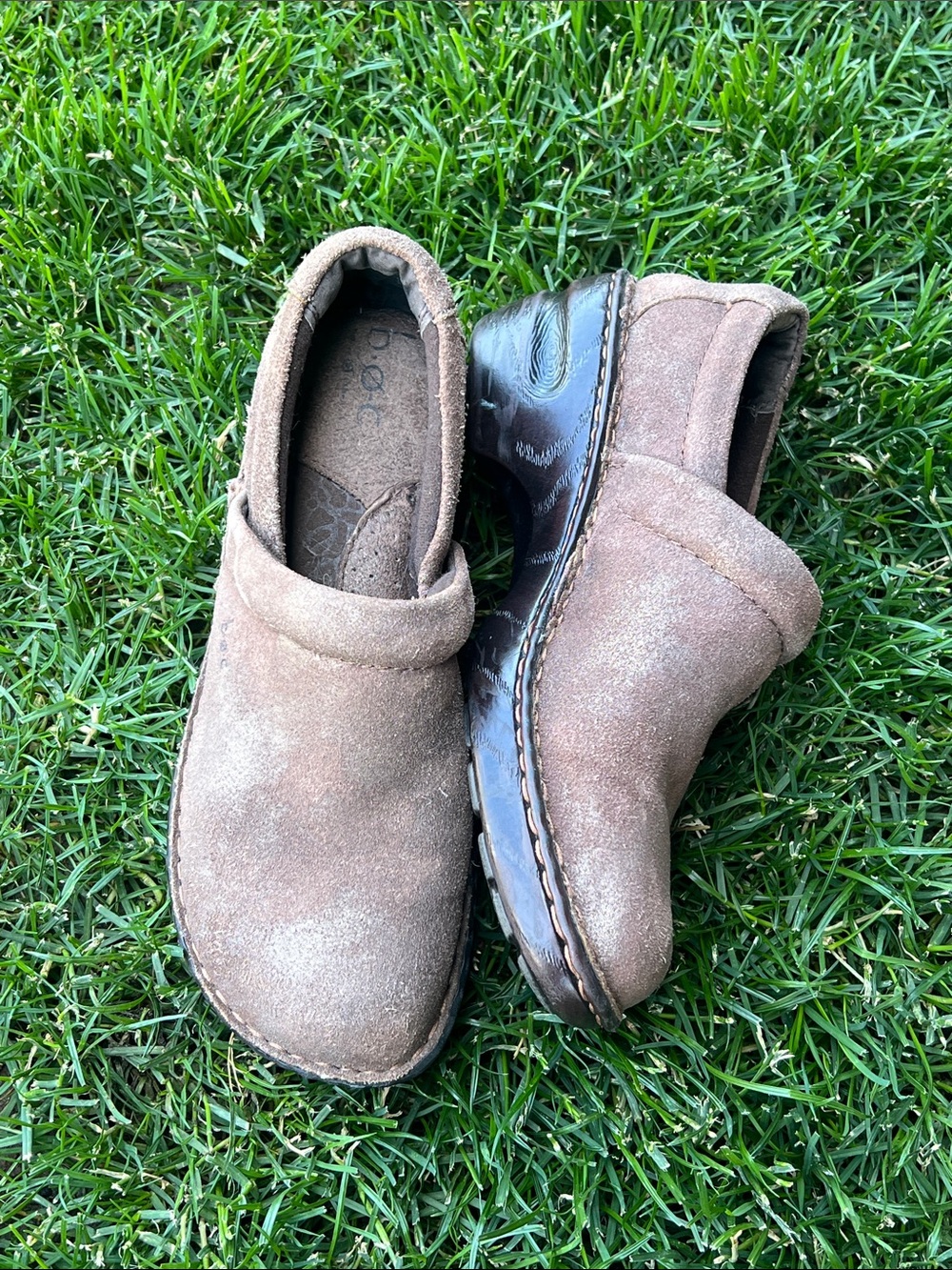 B.O.C. (Born Concept -brown suede slip-on clogs